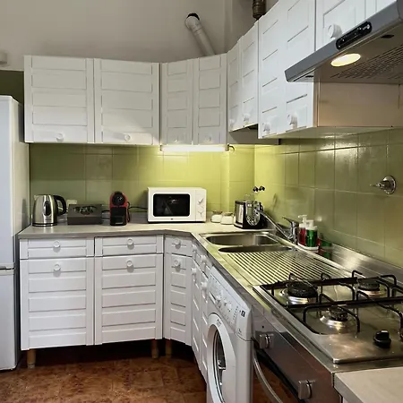 Station Apartment *