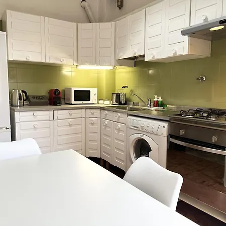 Station Apartment *