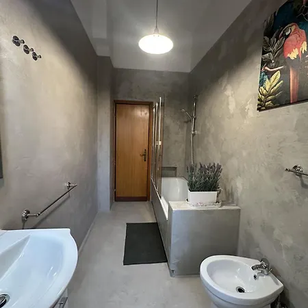 Station Apartment *