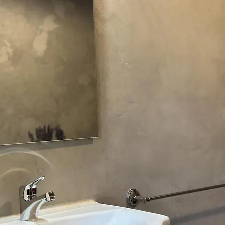 Station Apartment *